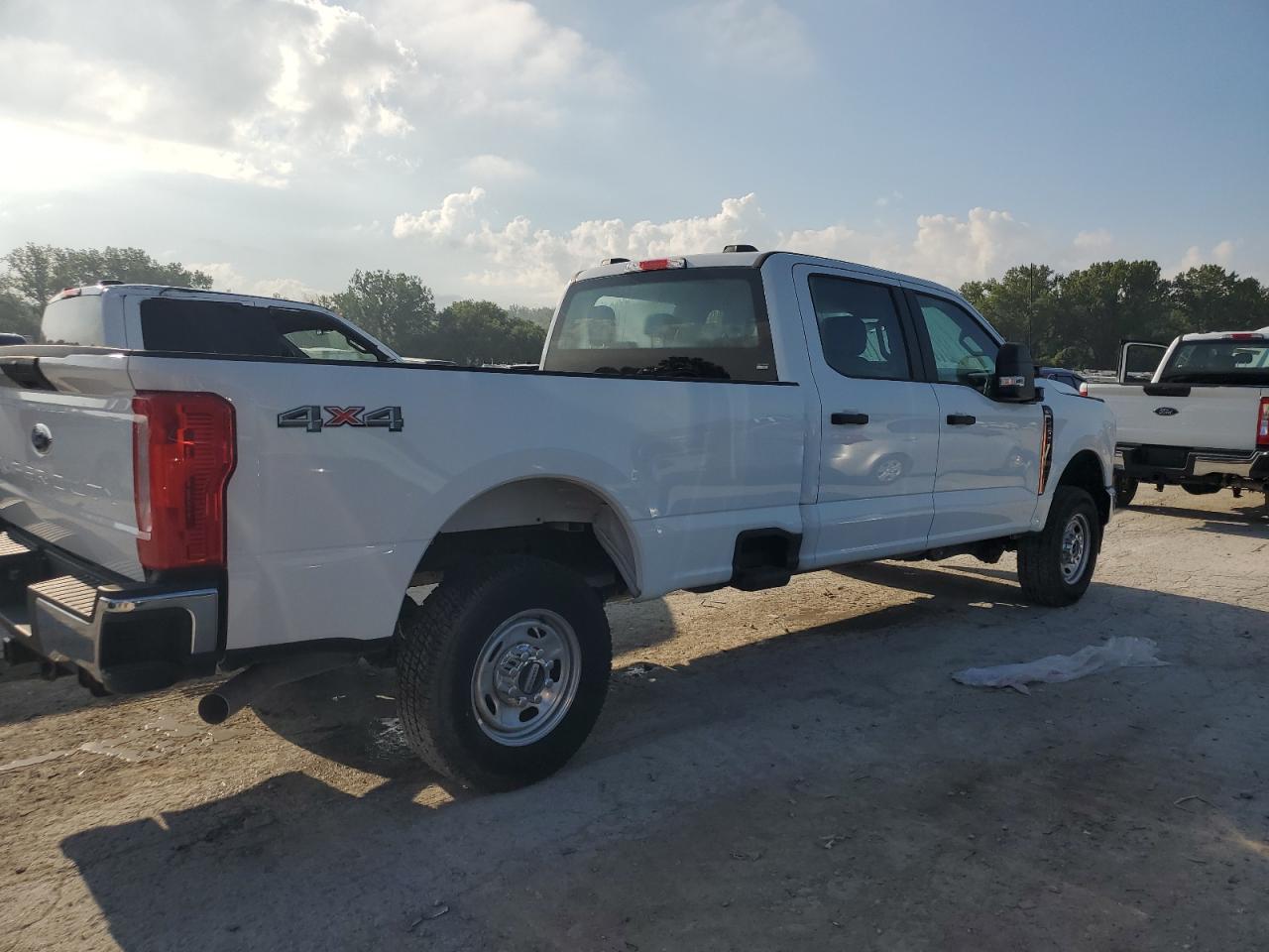 2023 Ford F250 Super Duty - Фото 3