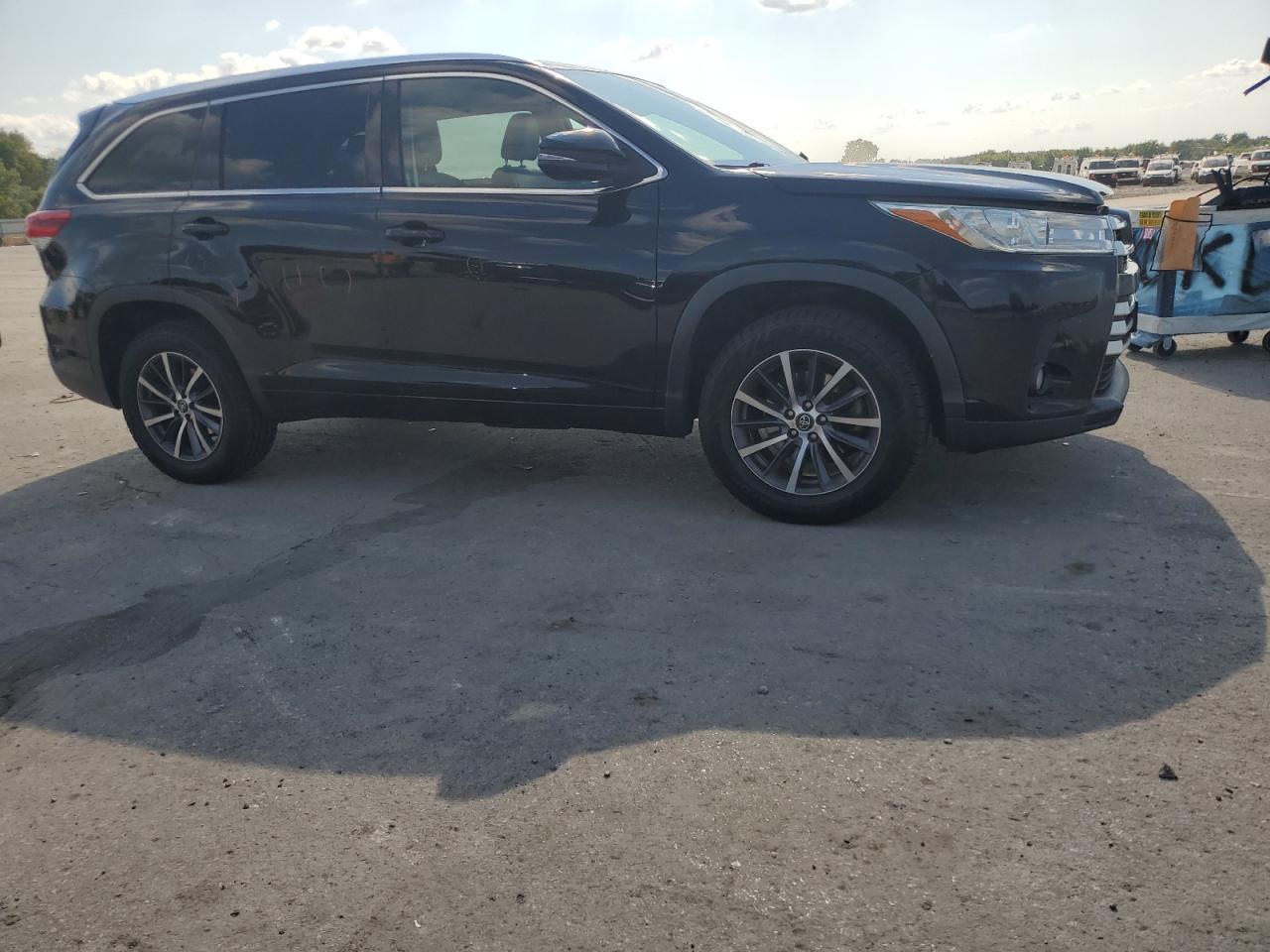 2018 Toyota Highlander Se - Image 4