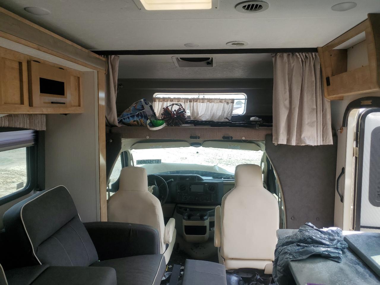 2019 Ford Econoline E450 Super Duty Cutaway Van - Image 6