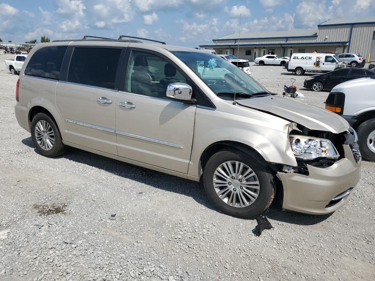 2014 Chrysler Town & Country Touring L - Фото 4