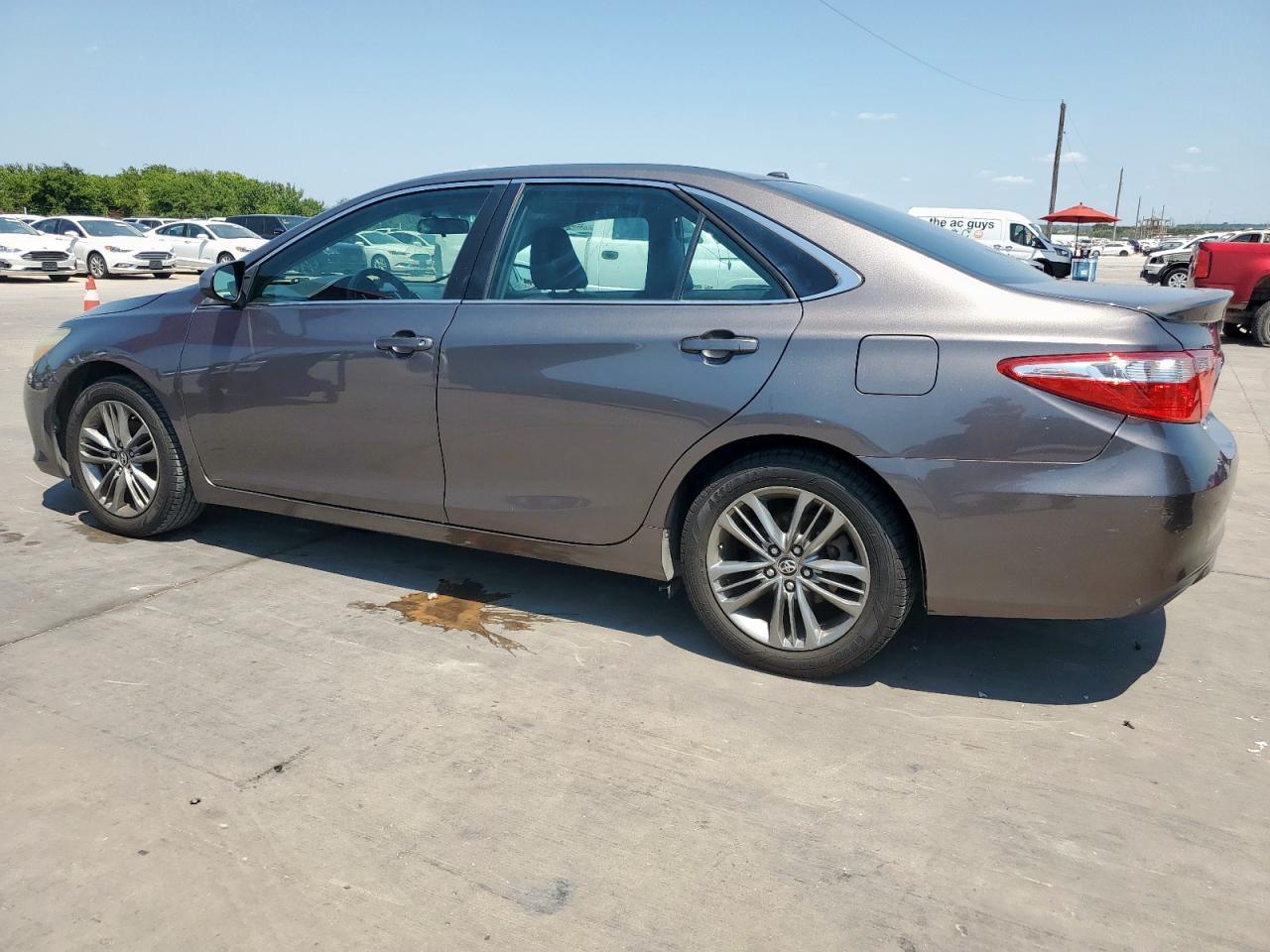 2015 Toyota Camry Le - Фото 2