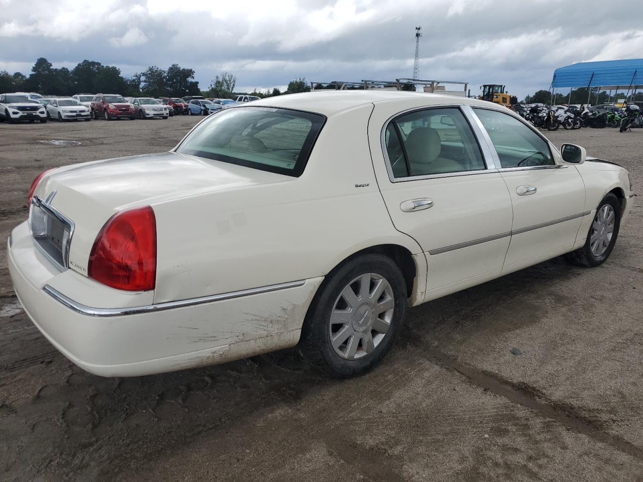 2007 Lincoln Town Car Designer - Фото 3