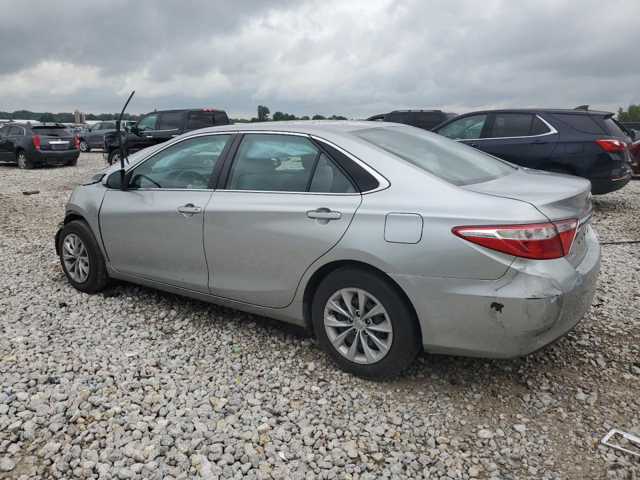 2015 Toyota Camry Le - Фото 2