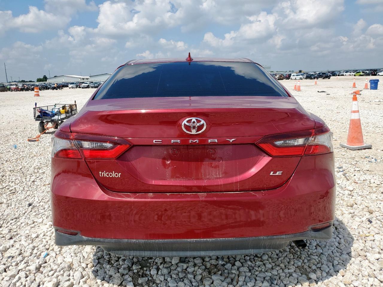 2022 Toyota Camry Le - Фото 6