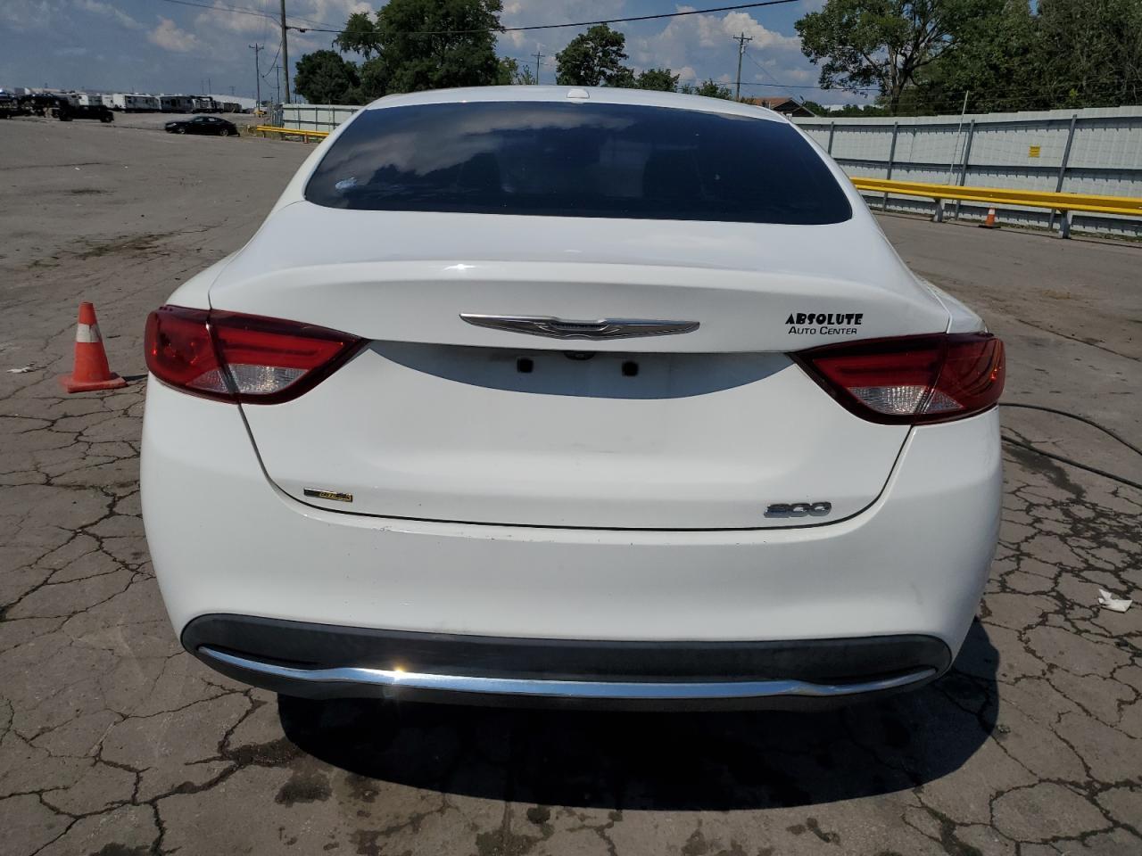 2015 Chrysler 200 Limited - Фото 6