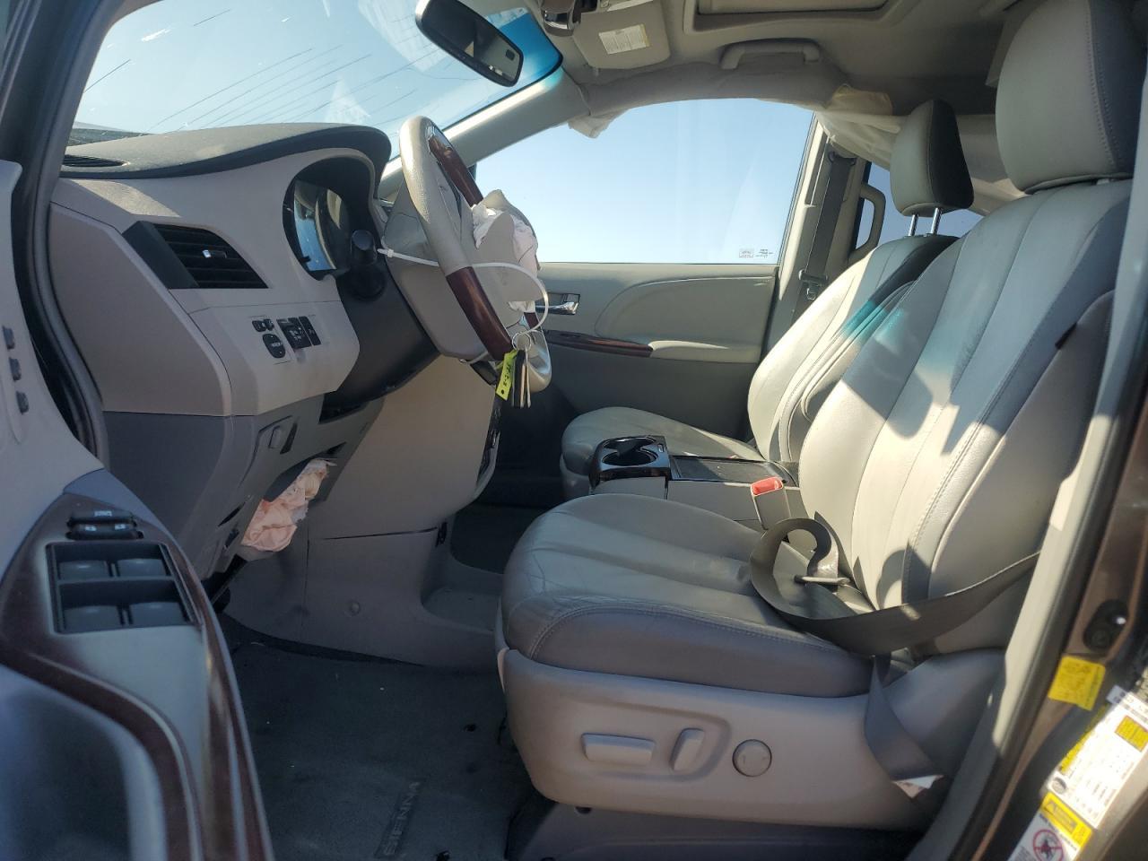2012 Toyota Sienna Xle - Image 7