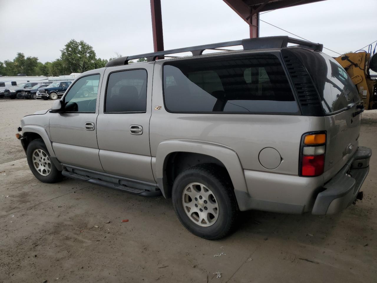 2004 Chevrolet Suburban K1500 - Image 2