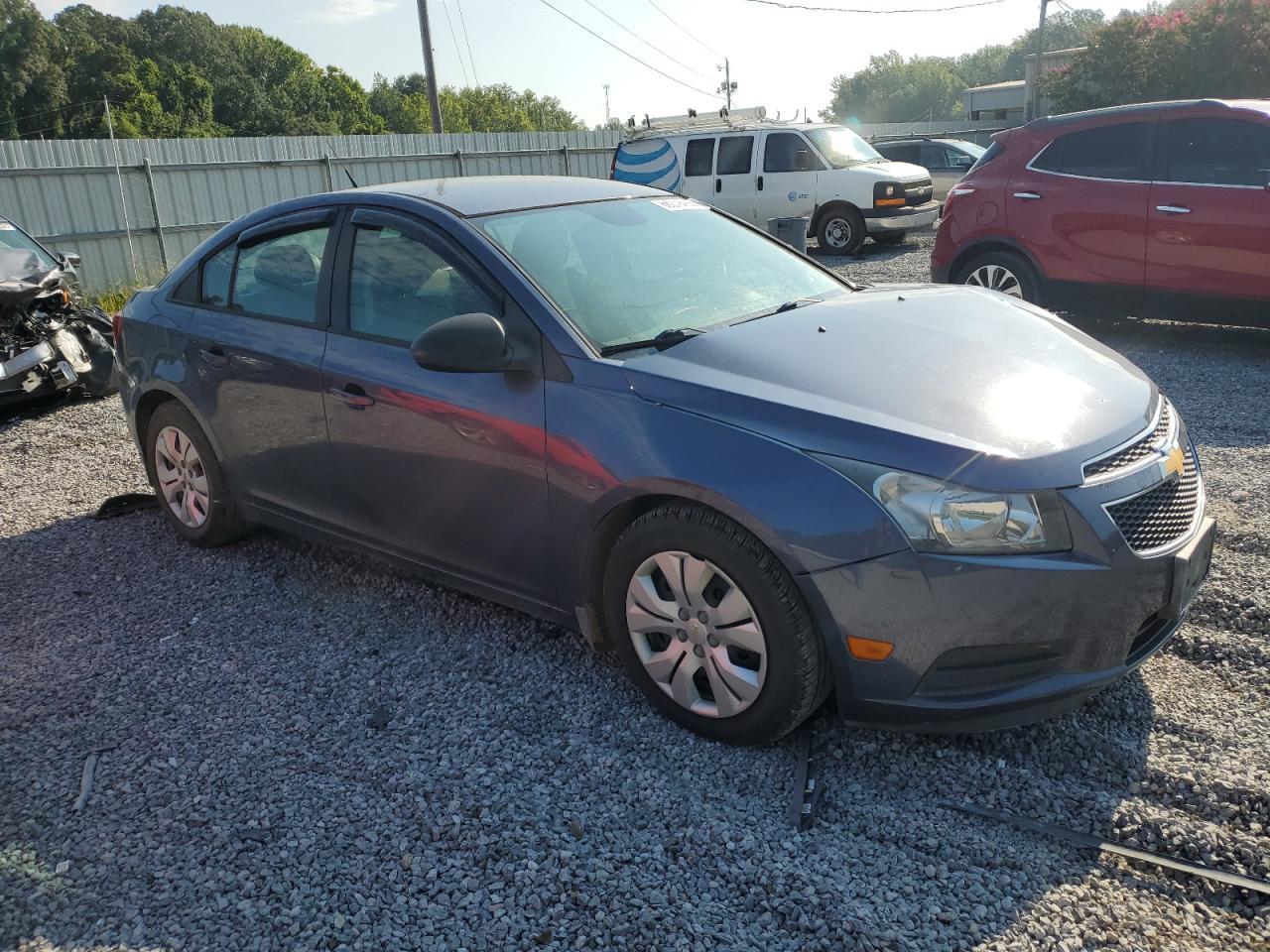 2014 Chevrolet Cruze Ls - Image 4