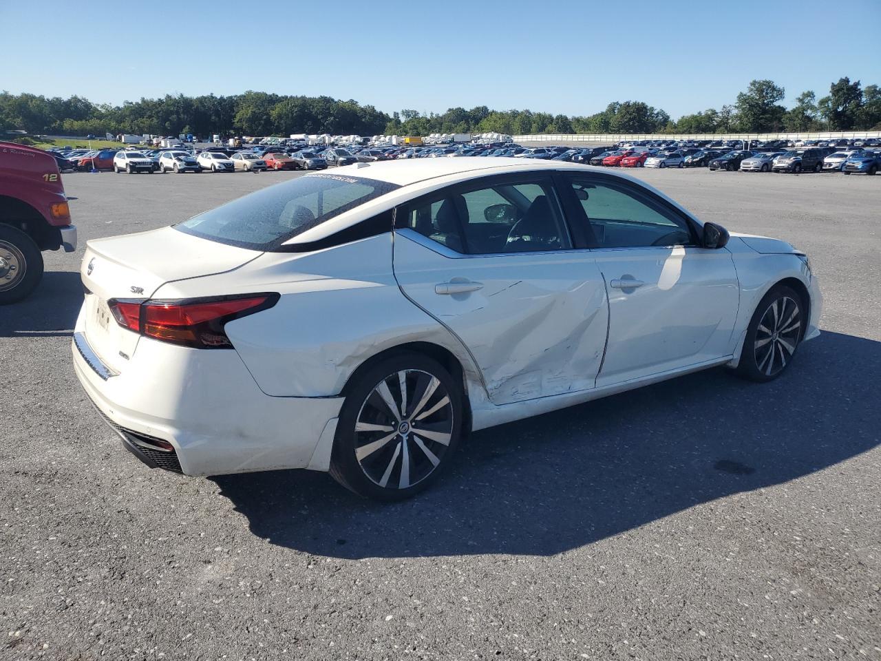 2021 Nissan Altima Sr - Фото 3