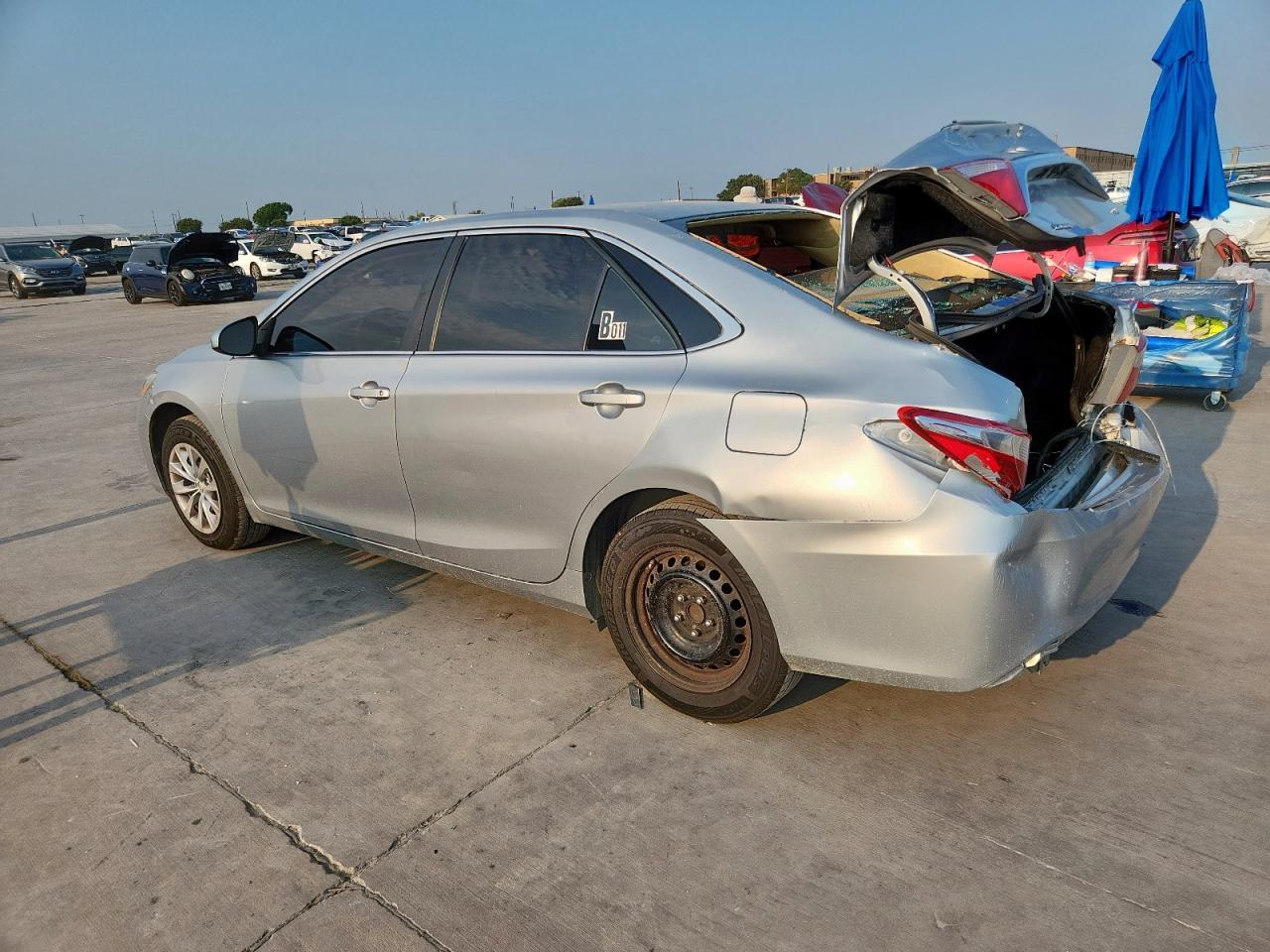 2015 Toyota Camry Le - Фото 2