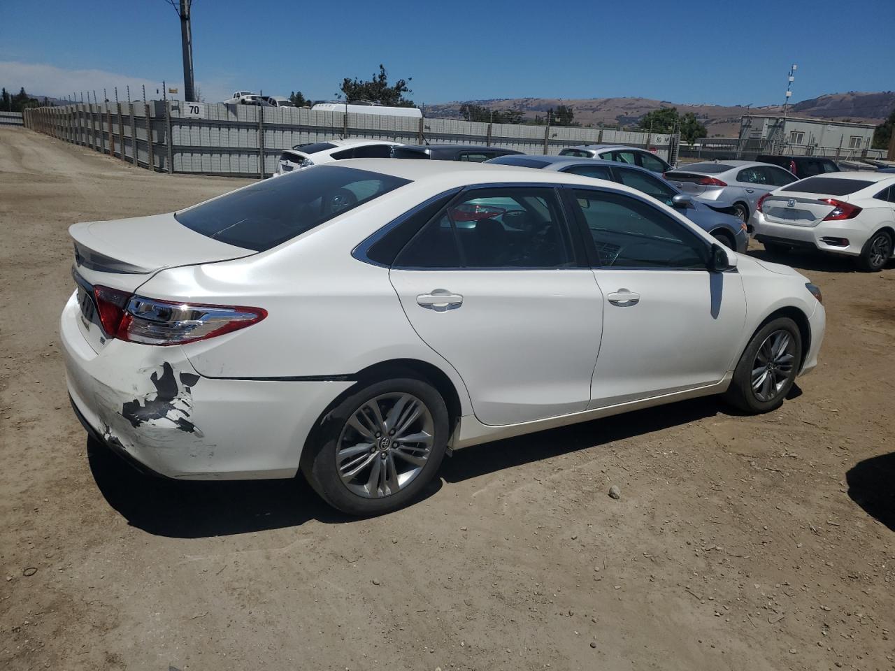 2015 Toyota Camry Le - Фото 3
