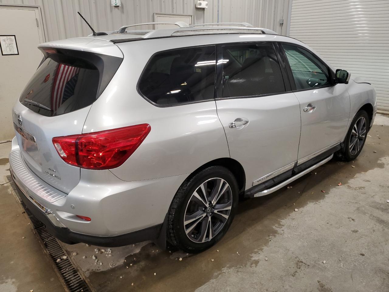 2017 Nissan Pathfinder S - Image 3