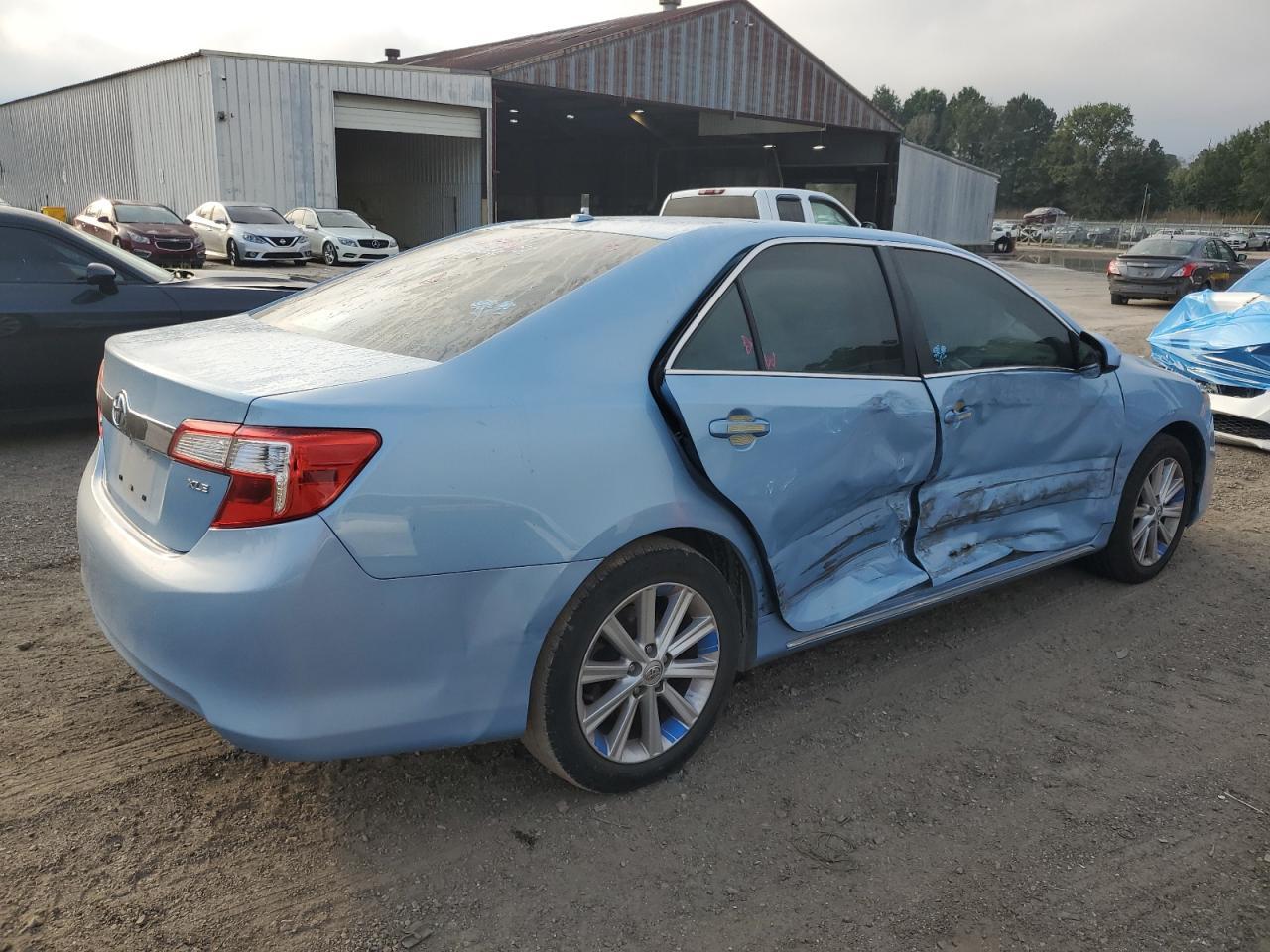 2013 Toyota Camry L - Фото 3