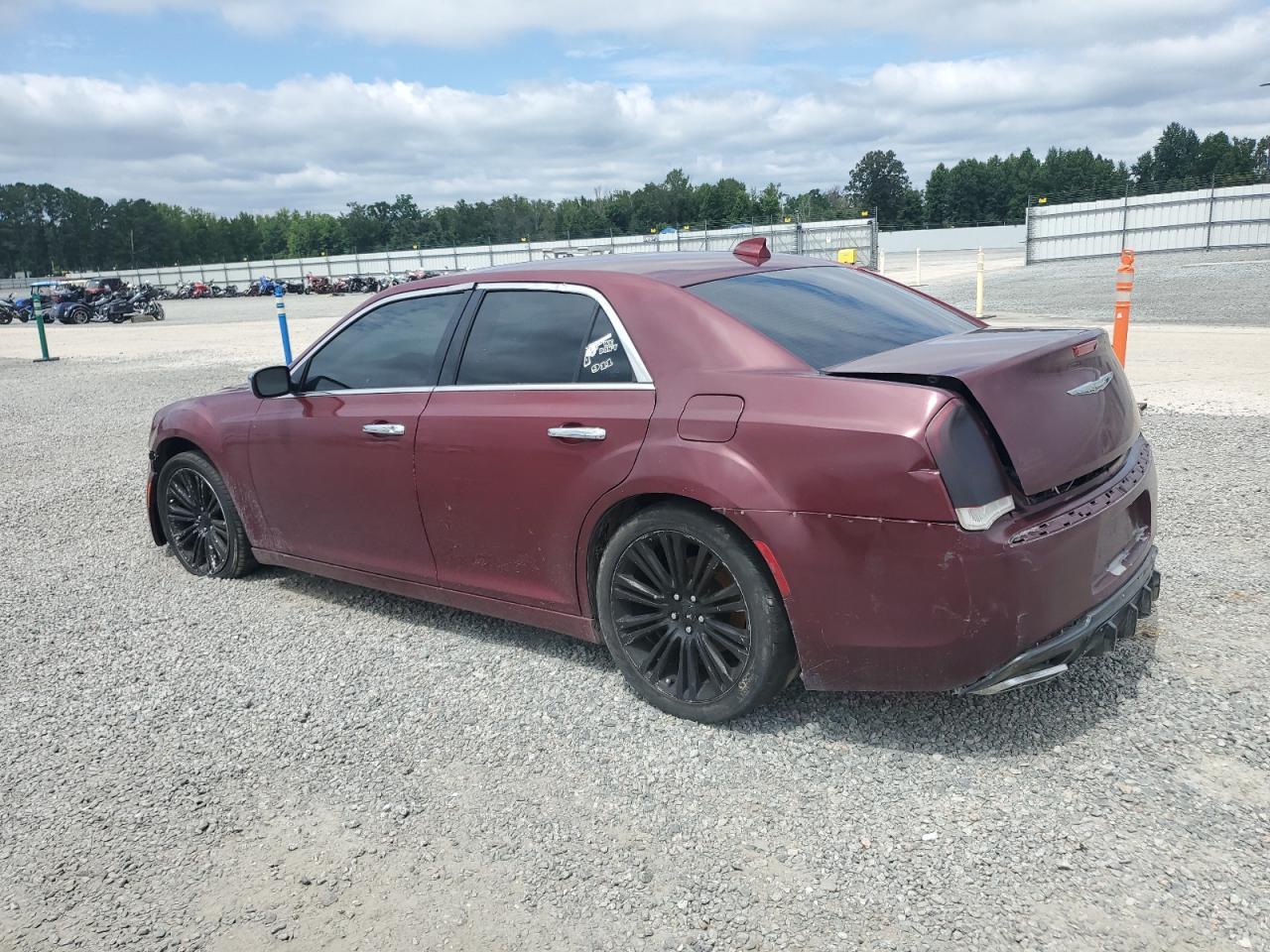 2018 Chrysler 300 Limited - Фото 2