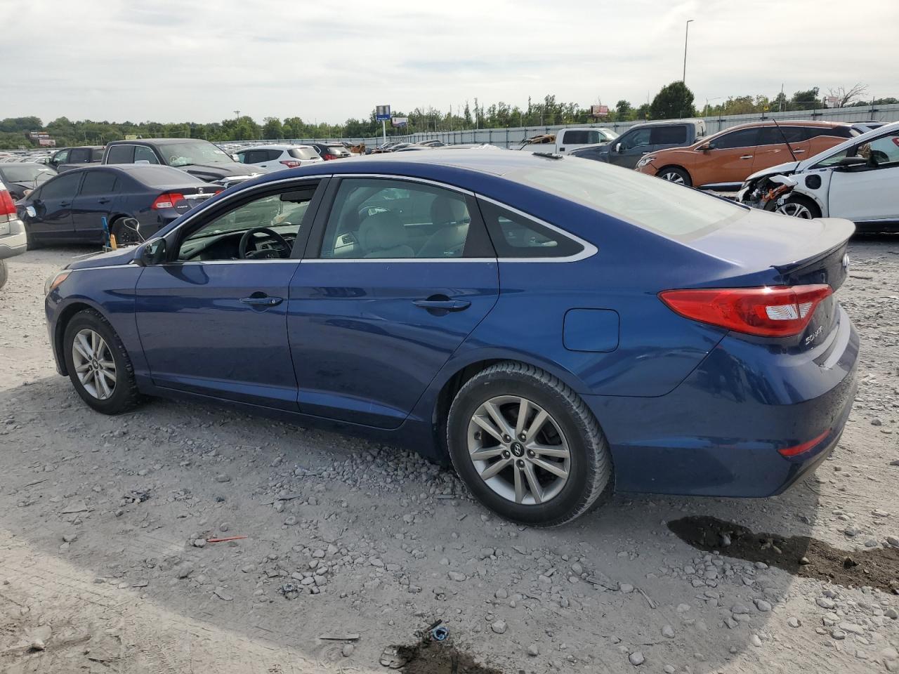 2017 Hyundai Sonata Se - Image 2