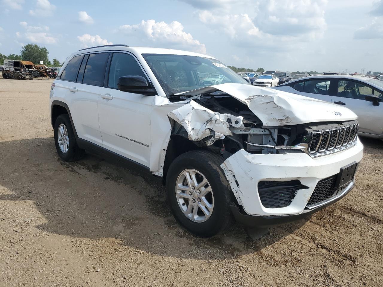 2023 Jeep Grand Cherokee Laredo - Фото 4