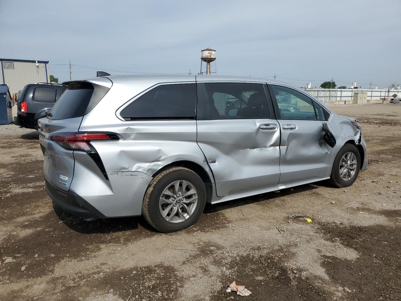 2022 Toyota Sienna Xle - Фото 3