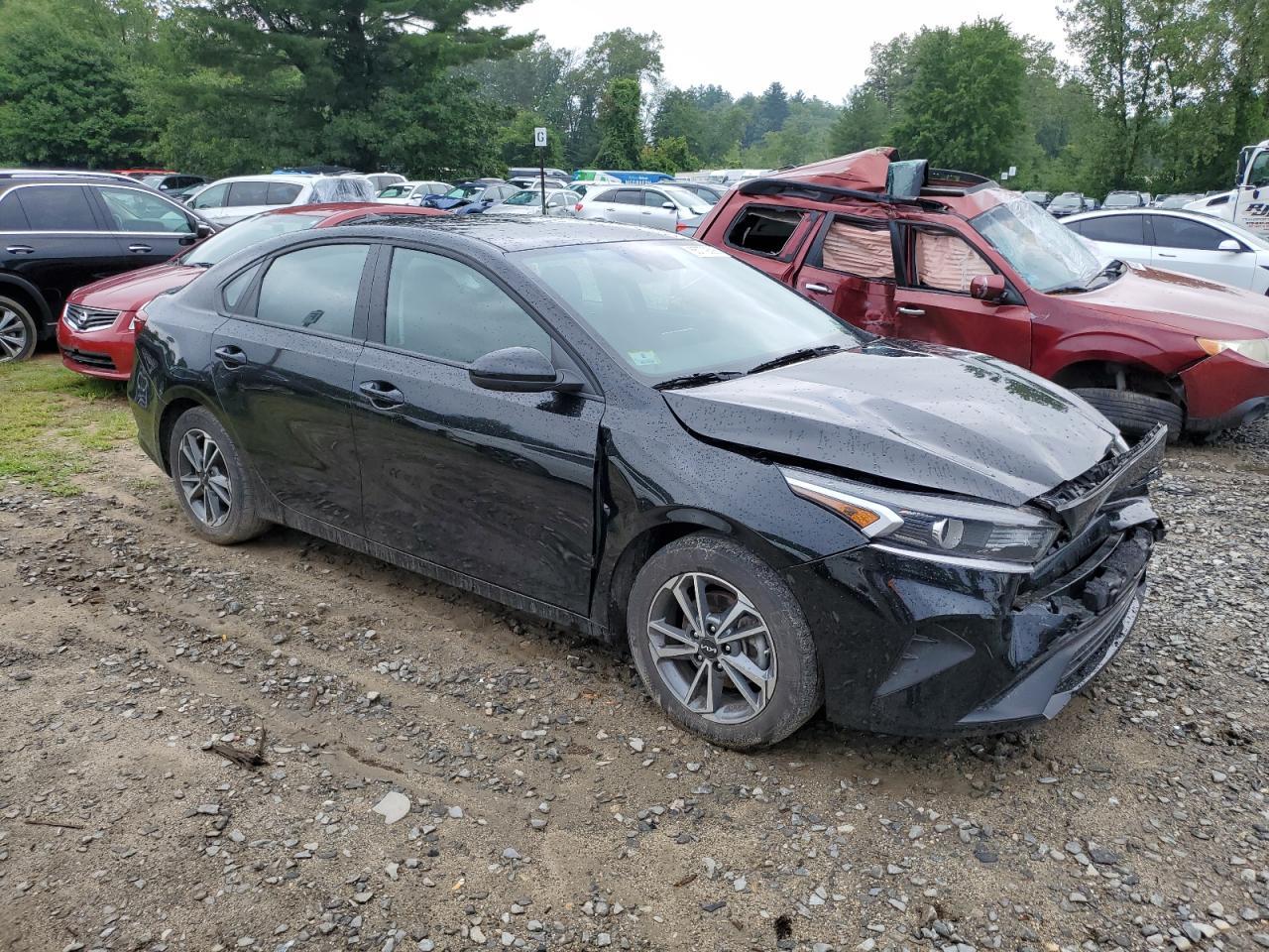 2022 Kia Forte Fe - Image 4