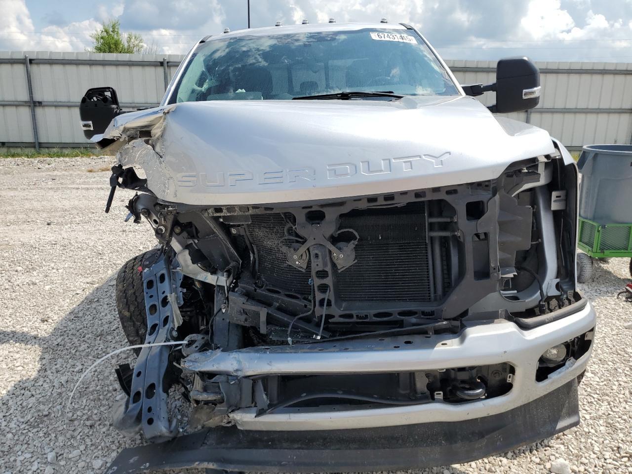 2023 Ford F250 Super Duty - Image 5