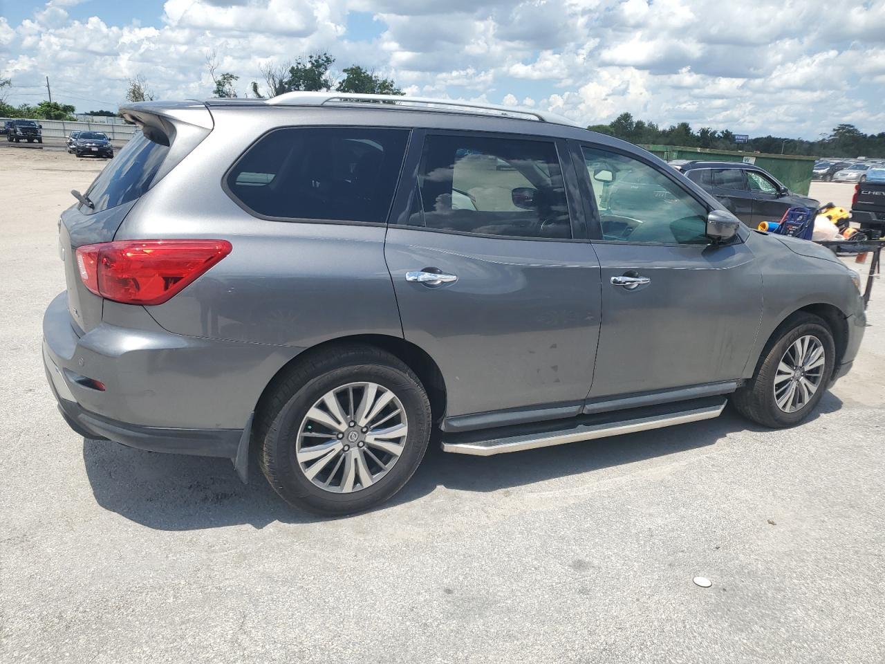 2019 Nissan Pathfinder S - Фото 3