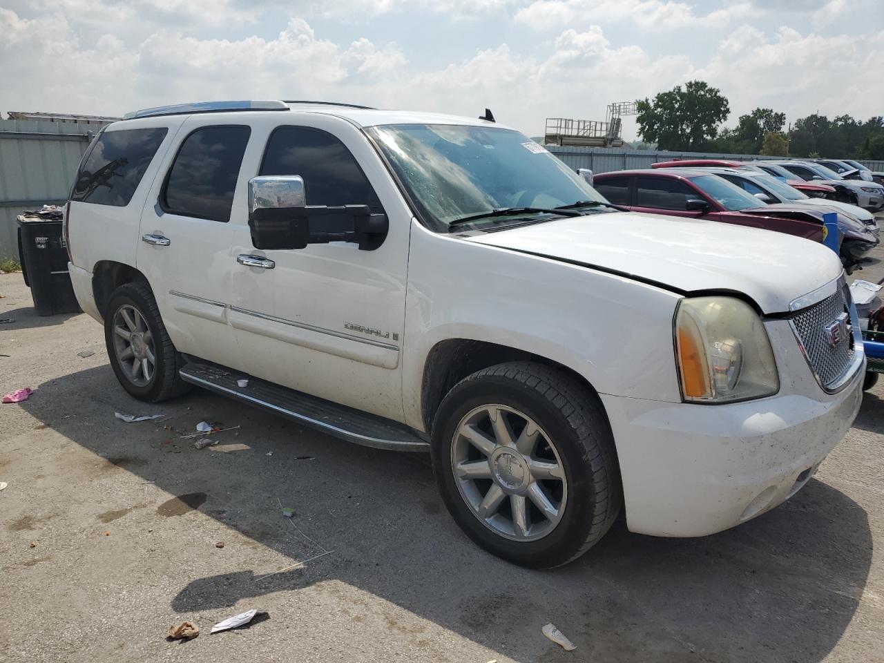2007 GMC Yukon Denali - Image 4
