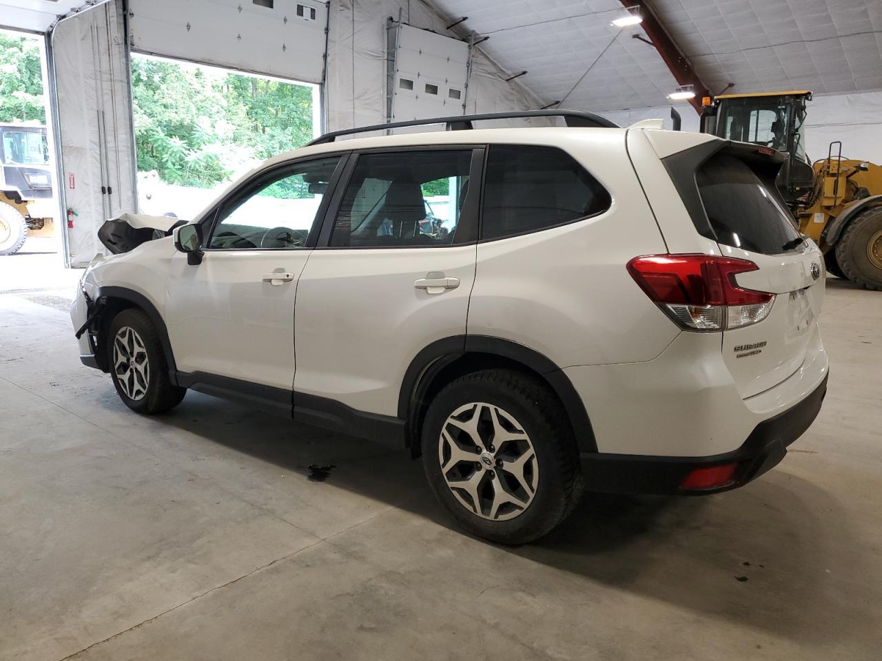 2020 Subaru Forester Premium - Фото 2