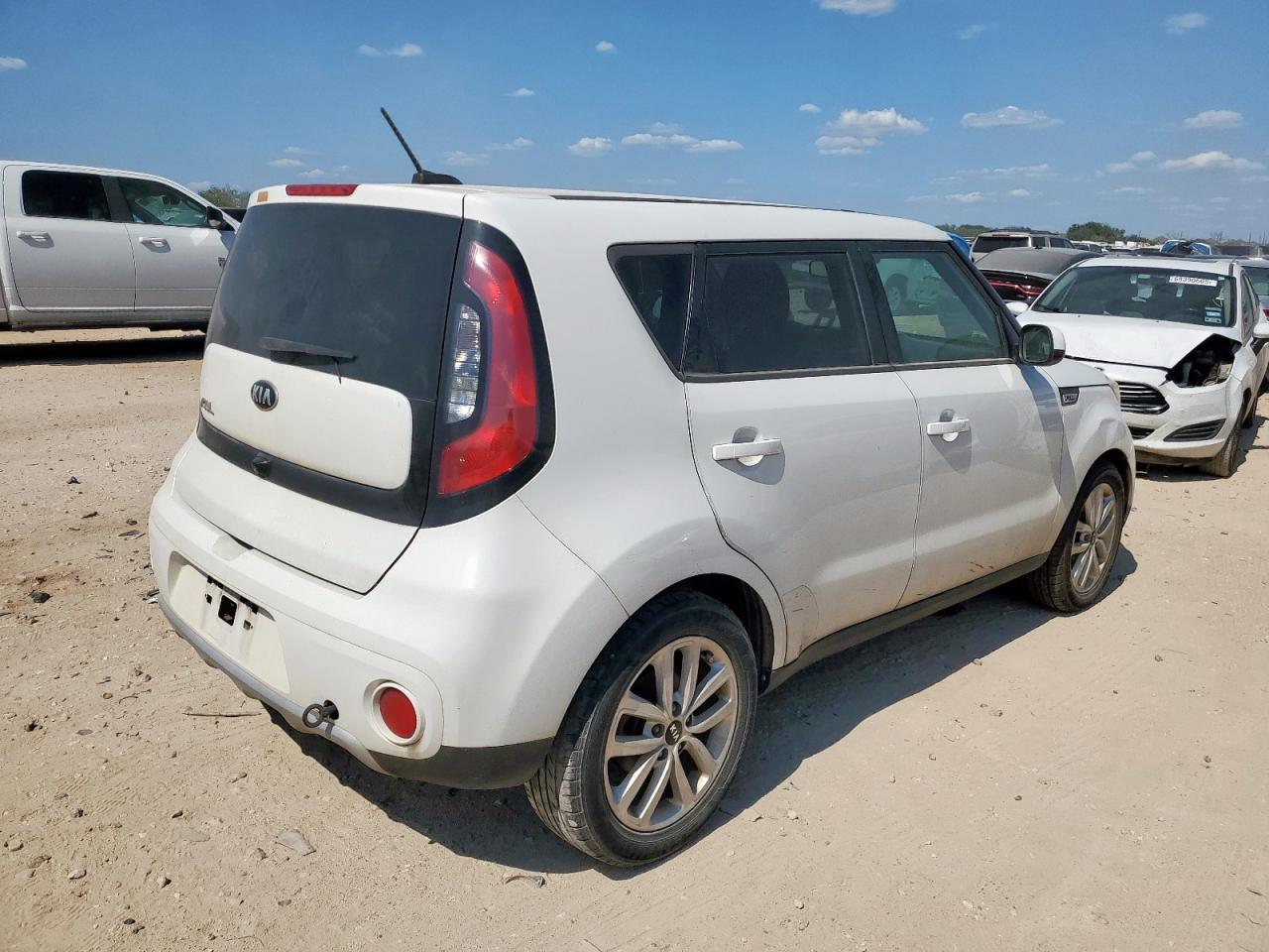 2017 Kia Soul + - Фото 3