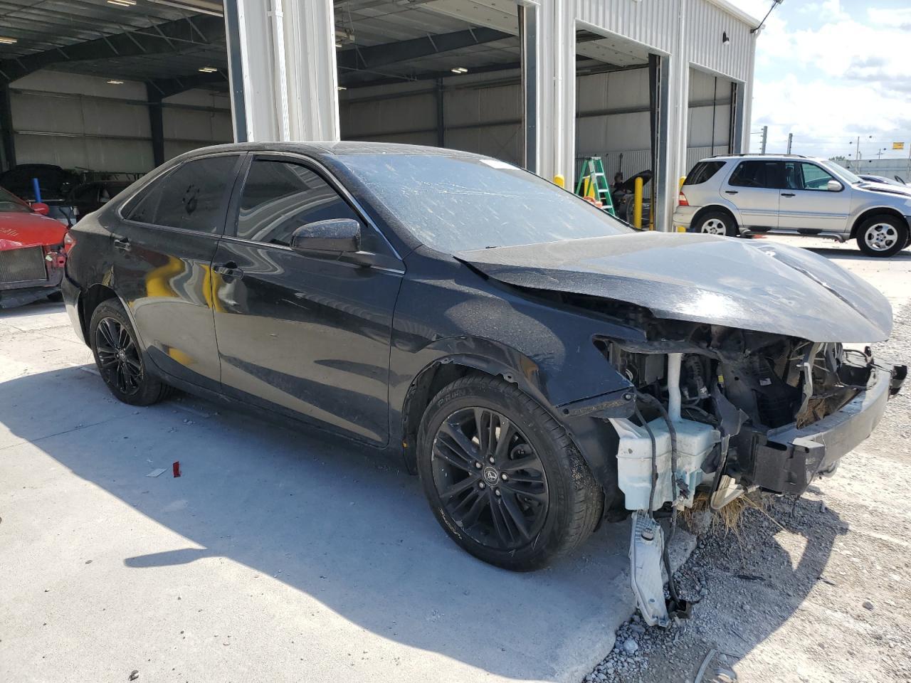 2017 Toyota Camry Le - Фото 4