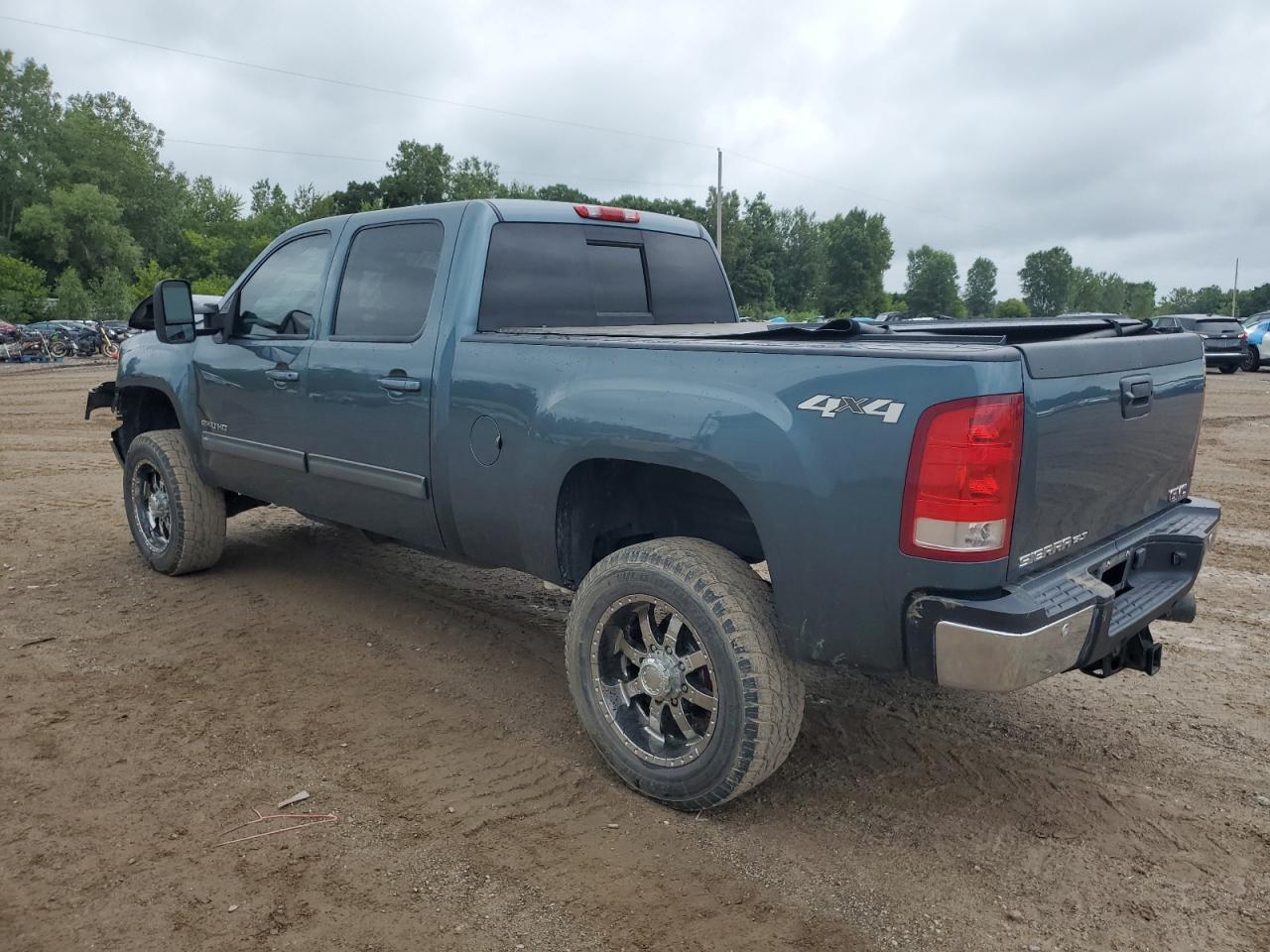 2011 GMC Sierra K2500 Slt - Image 2