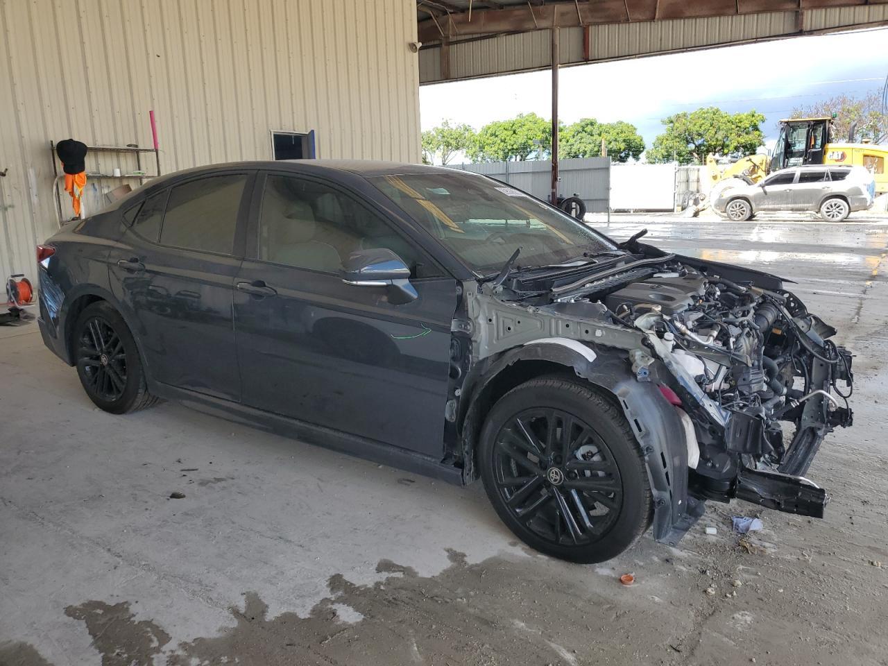 2025 Toyota Camry Xse - Image 4