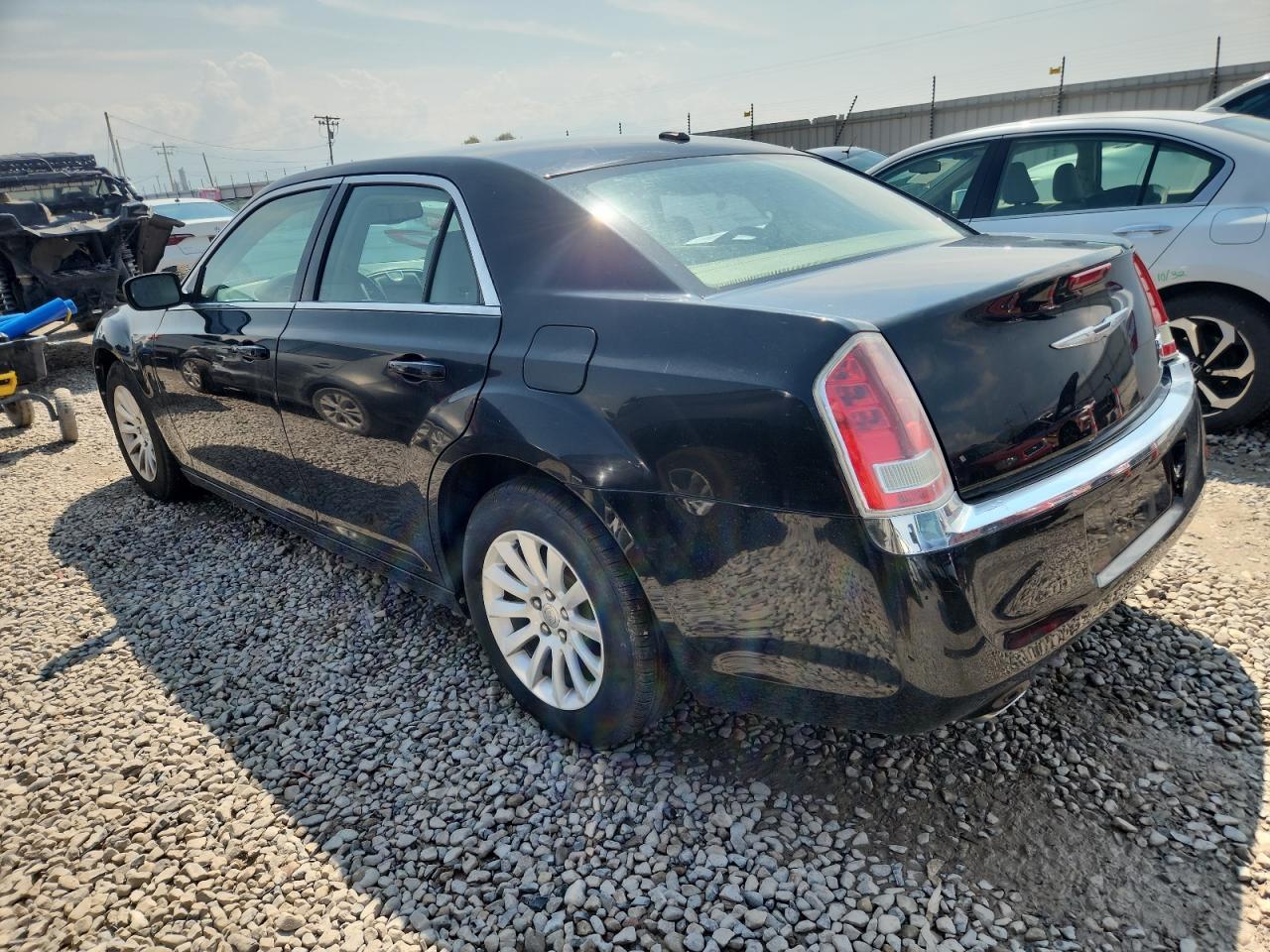 2013 Chrysler 300 - Фото 2