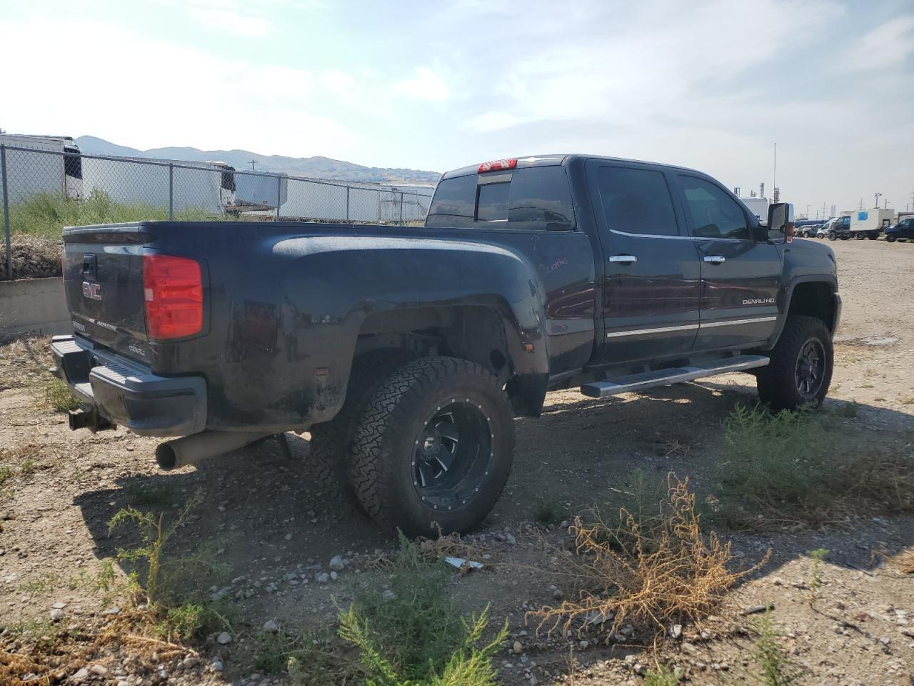 2015 GMC Sierra K3500 Denali - Фото 3