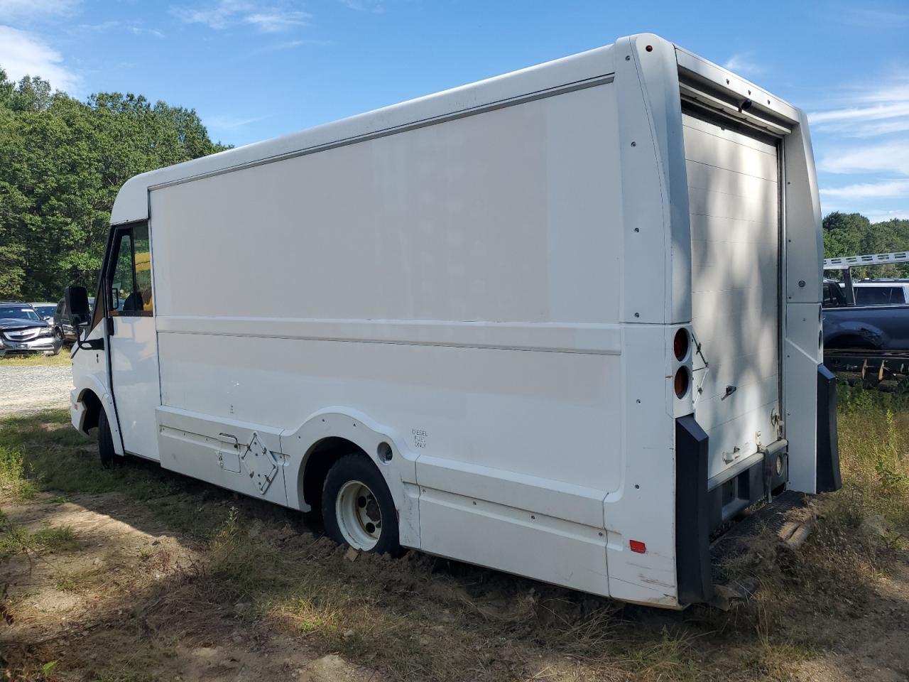 2016 Isuzu Npr - Фото 2