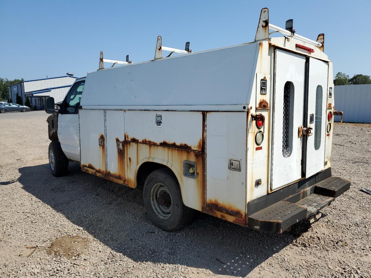 2011 Ford Econoline E350 Super Duty Cutaway Van - Фото 2