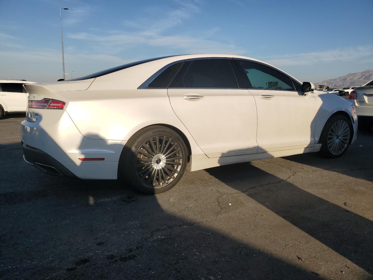 2017 Lincoln Mkz Hybrid Reserve - Image 3