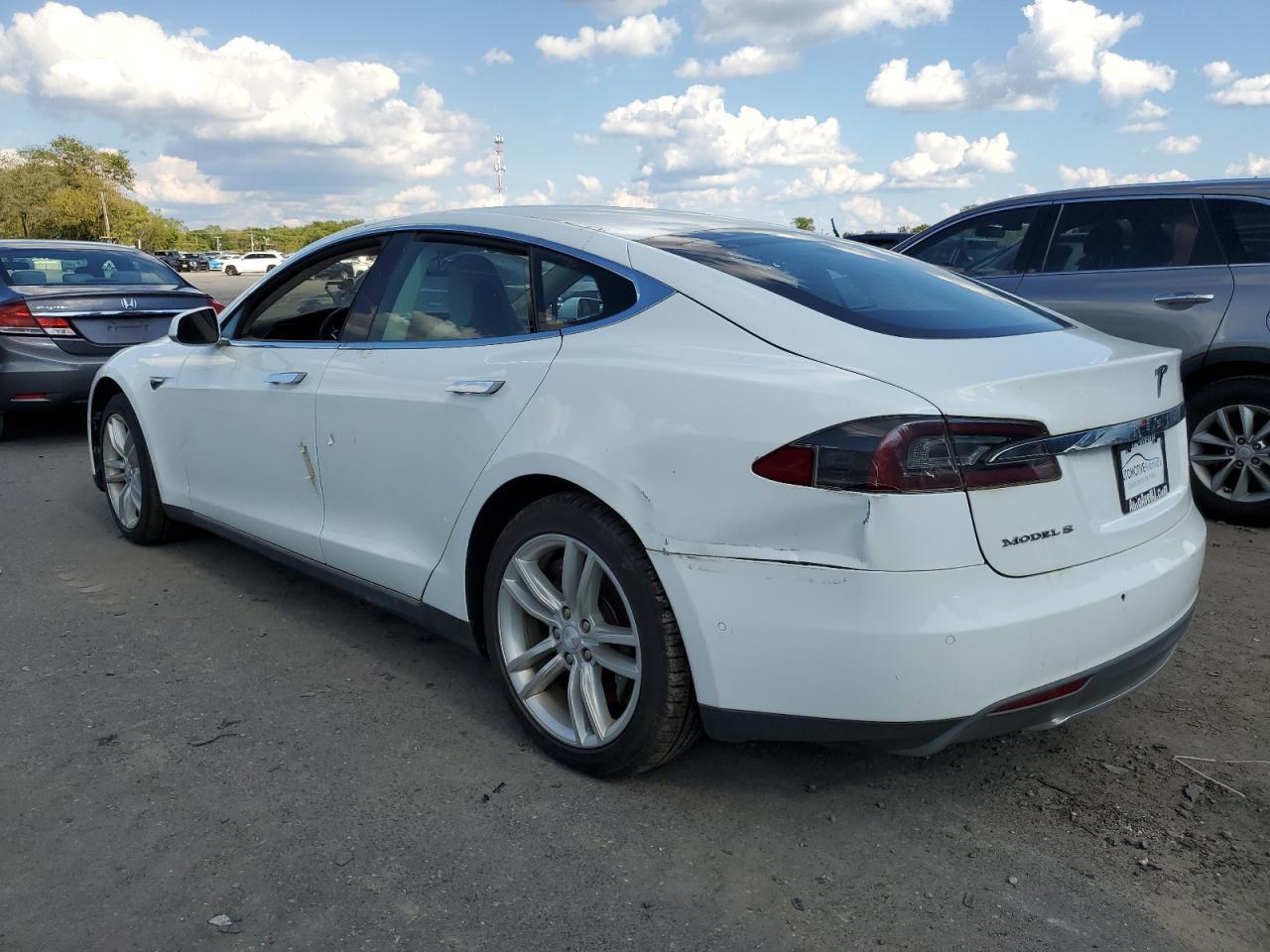 2014 Tesla Model S 4D 85 - Фото 2