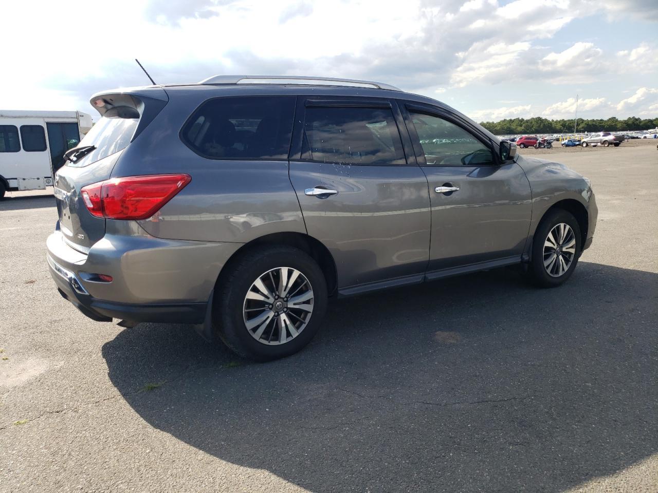 2017 Nissan Pathfinder S - Фото 3