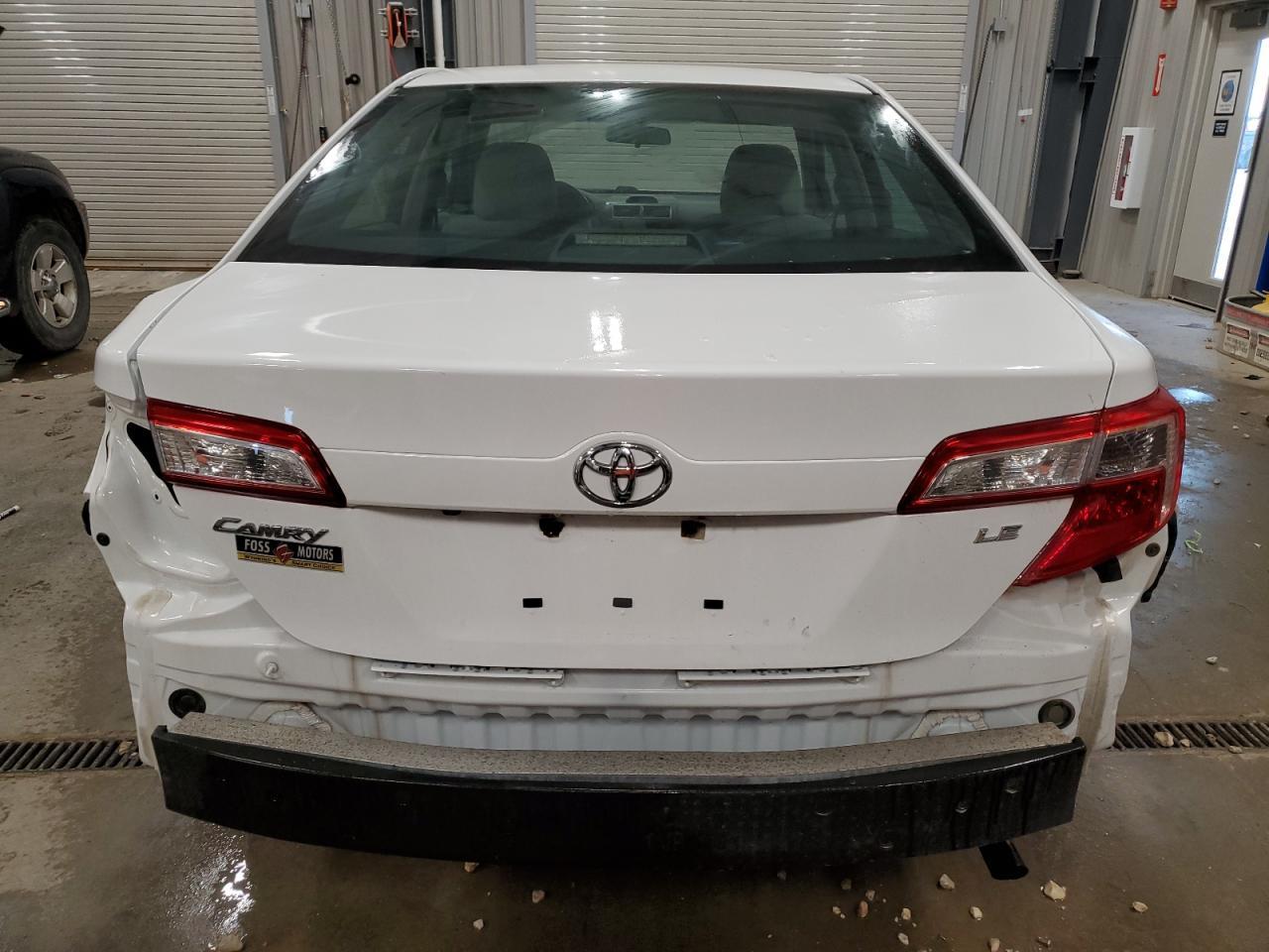 2014 Toyota Camry L - Фото 6