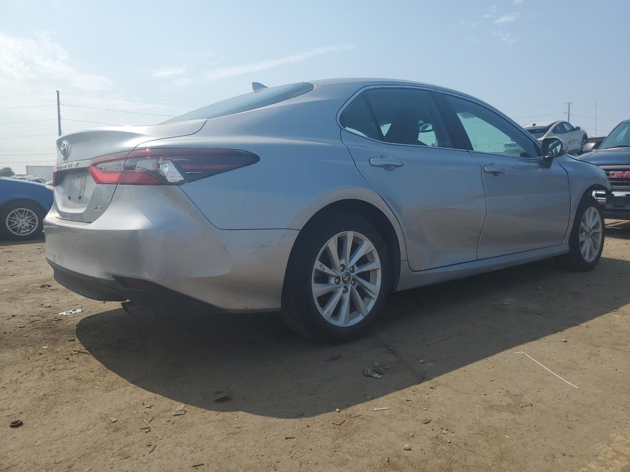 2022 Toyota Camry Le - Фото 3