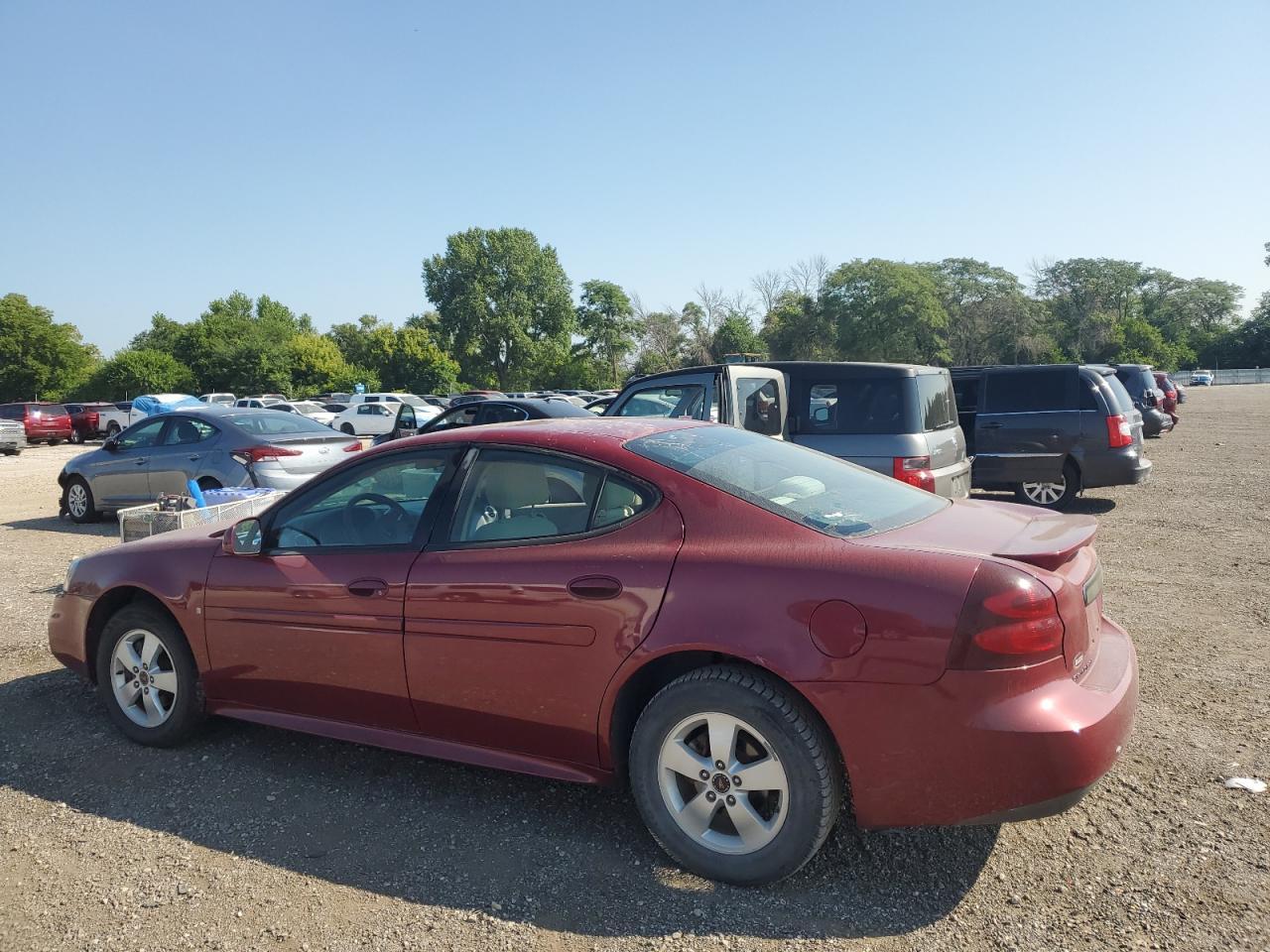 2006 Pontiac Grand Prix - Image 2