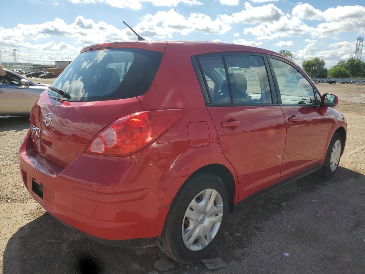 2011 Nissan Versa S - Image 3