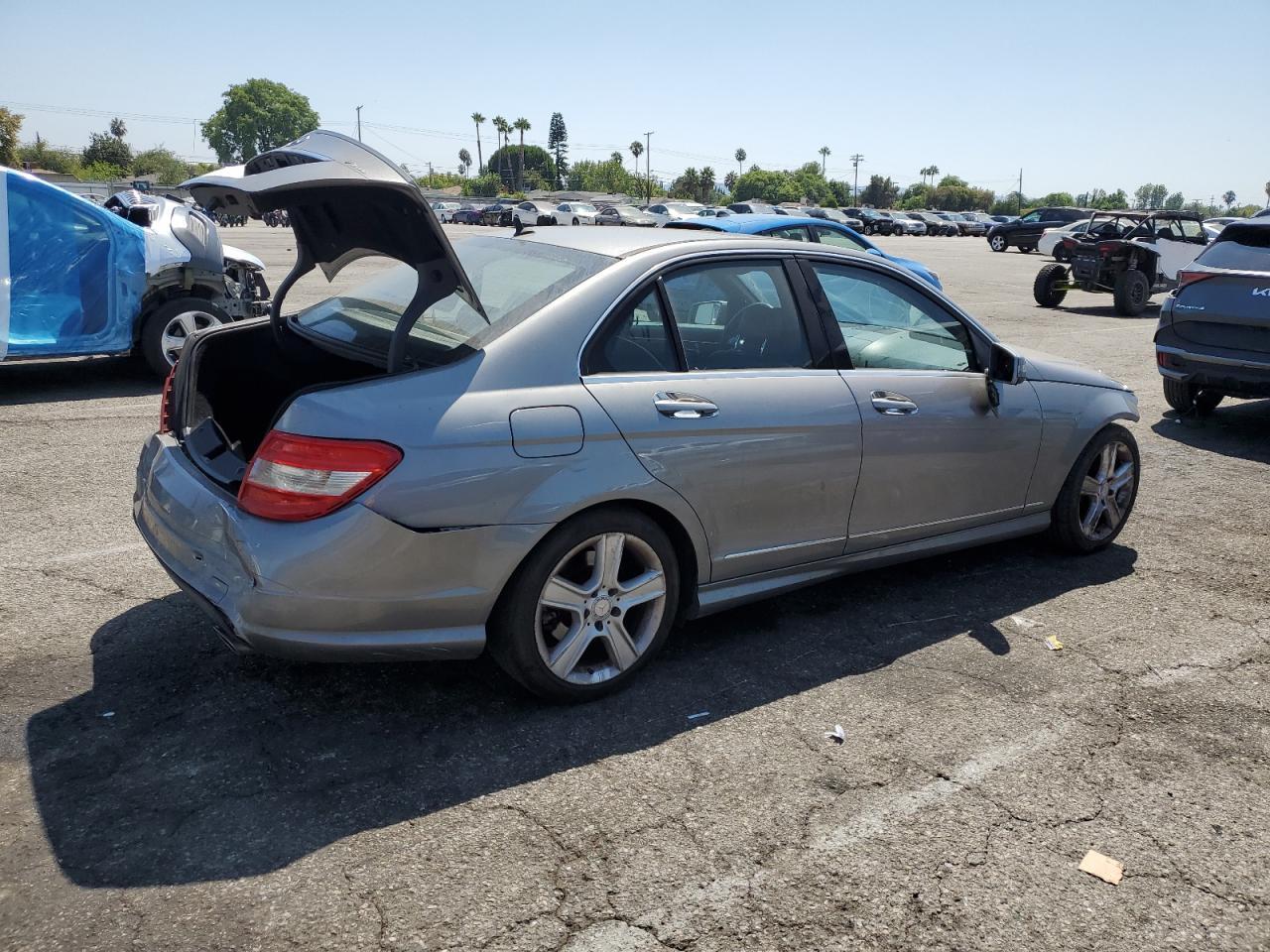 2011 Mercedes-Benz C 300 - Фото 3