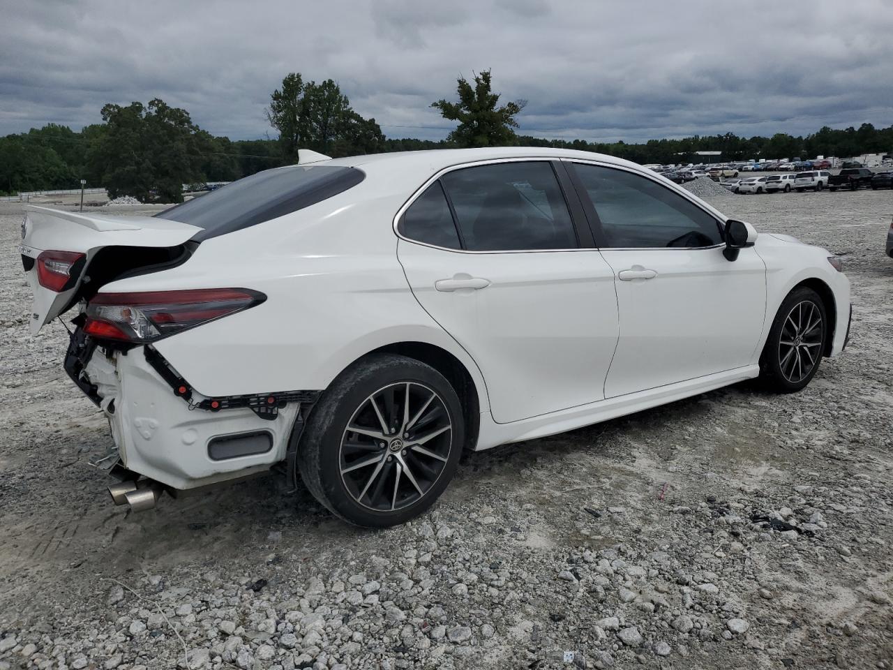 2021 Toyota Camry Se - Фото 3