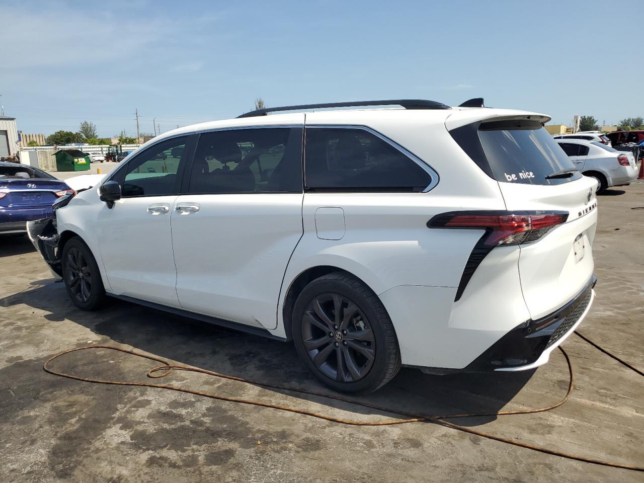 2022 Toyota Sienna Xse - Image 2