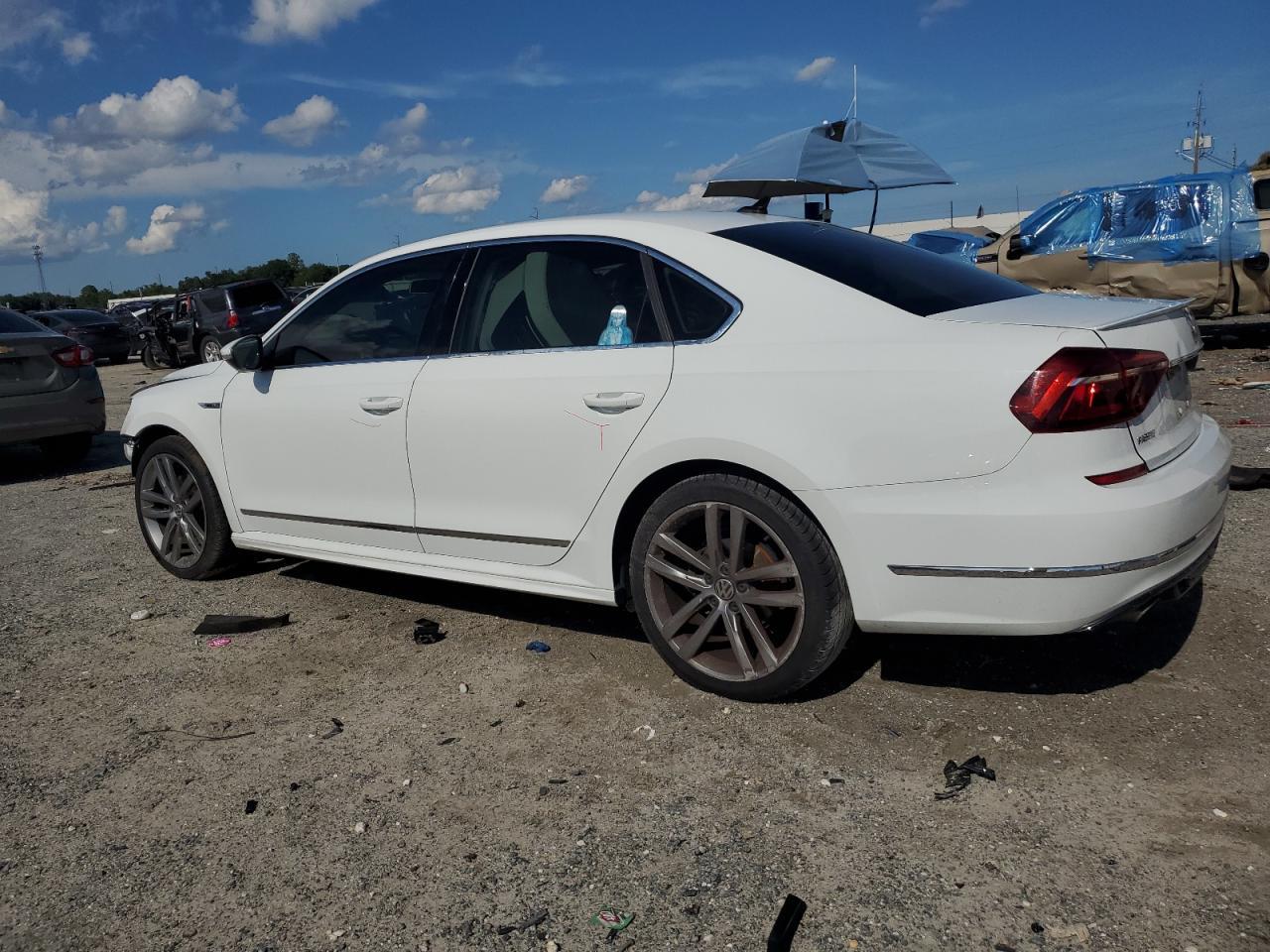 2017 Volkswagen Passat R-Line - Фото 2