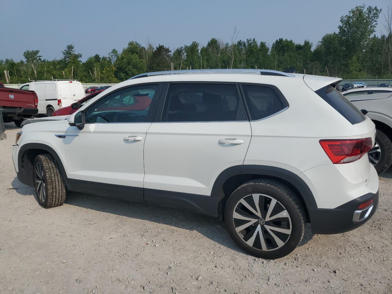 2024 Volkswagen Taos Se - Фото 2