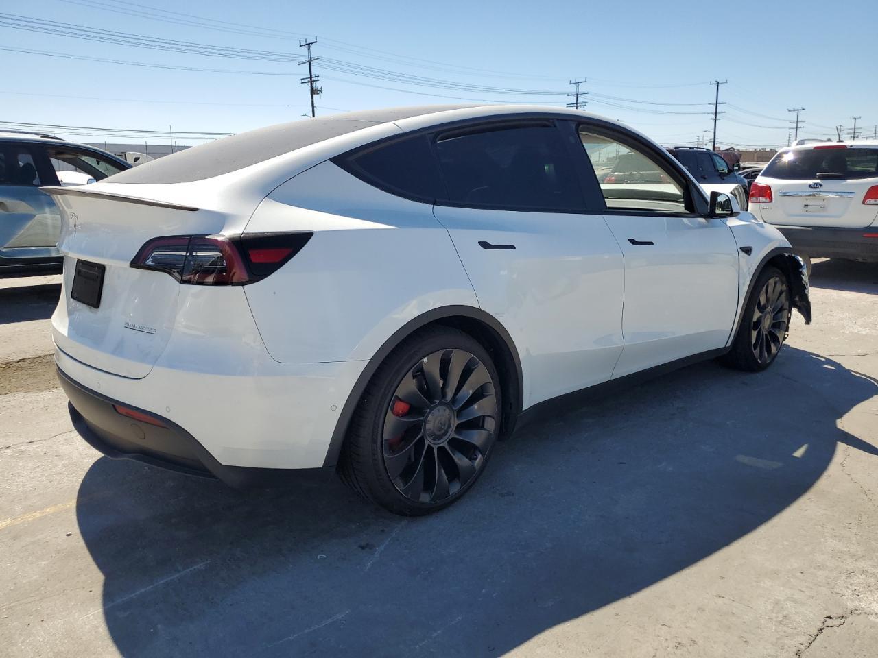 2022 Tesla Model Y - Фото 3