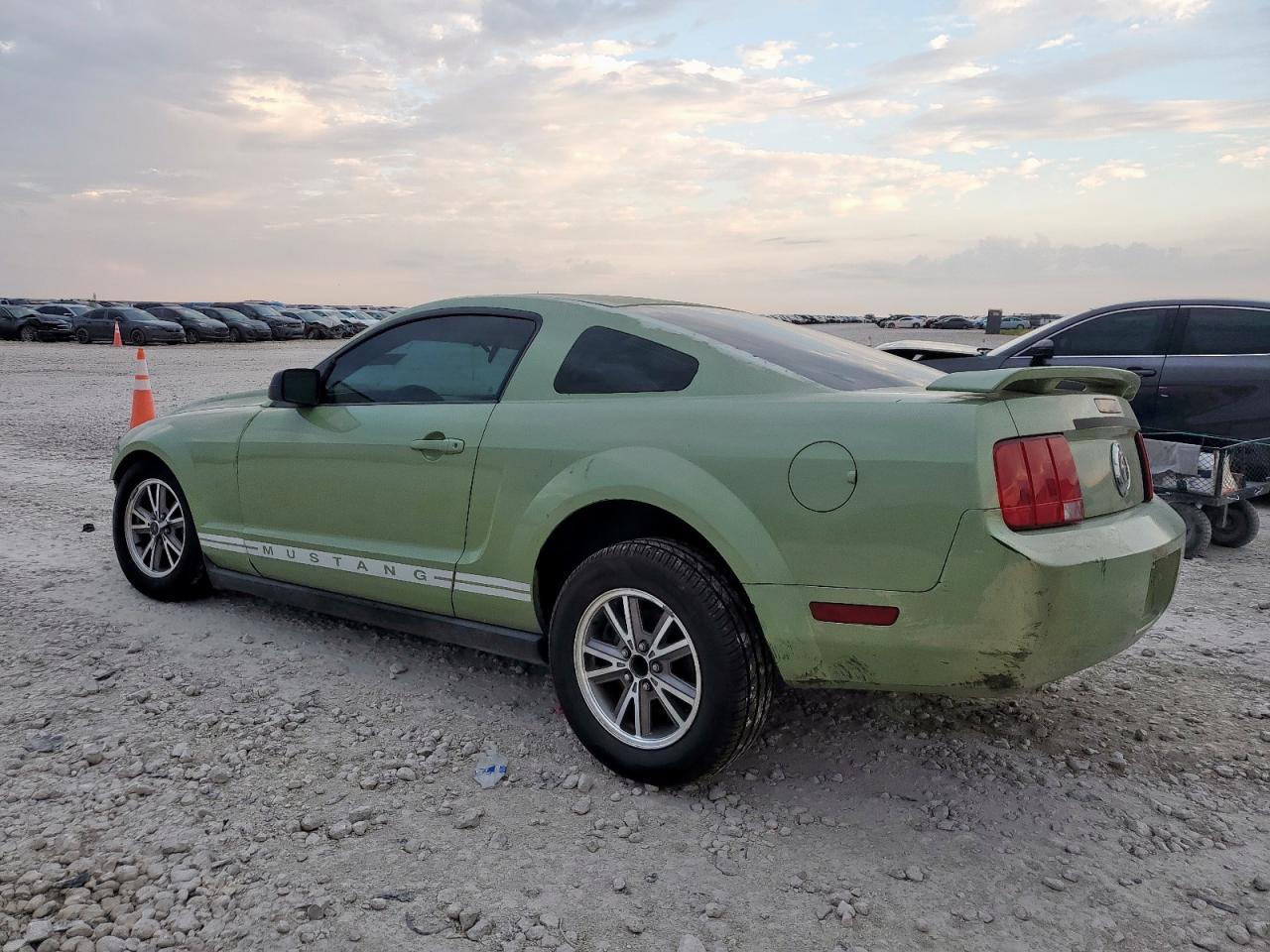 2005 Ford Mustang - Фото 2