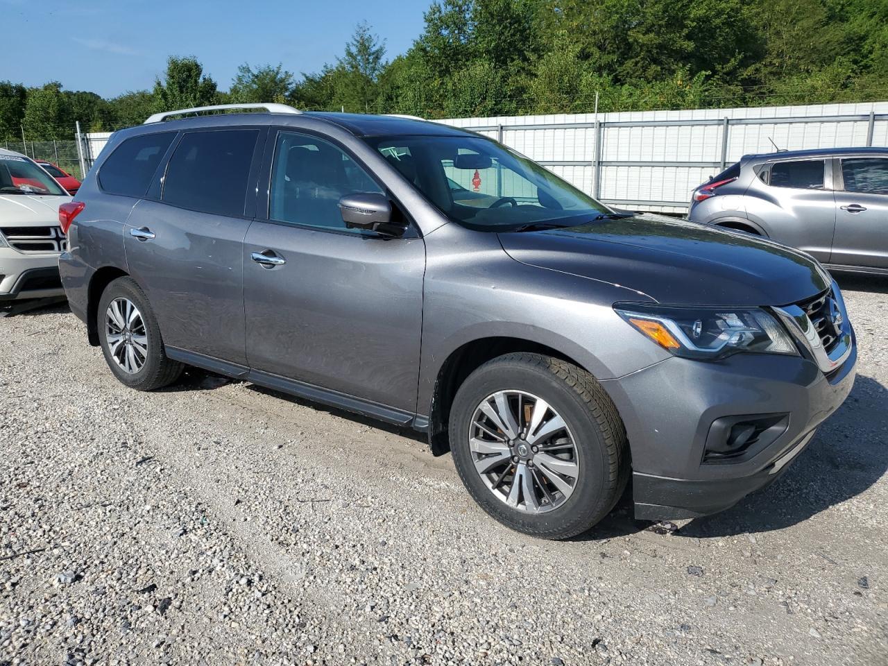 2017 Nissan Pathfinder S - Фото 4