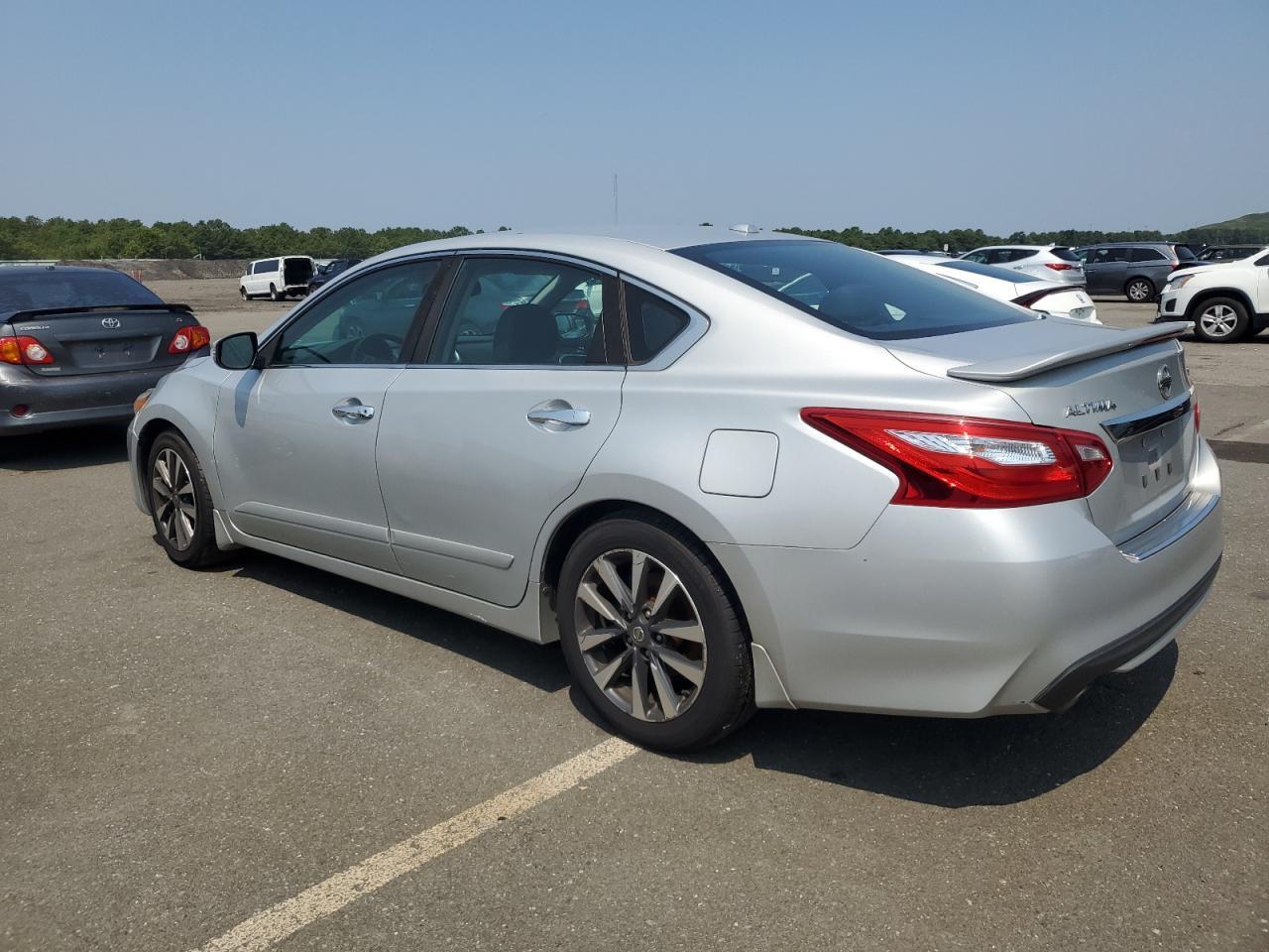2014 Nissan Altima 2.5 - Image 2